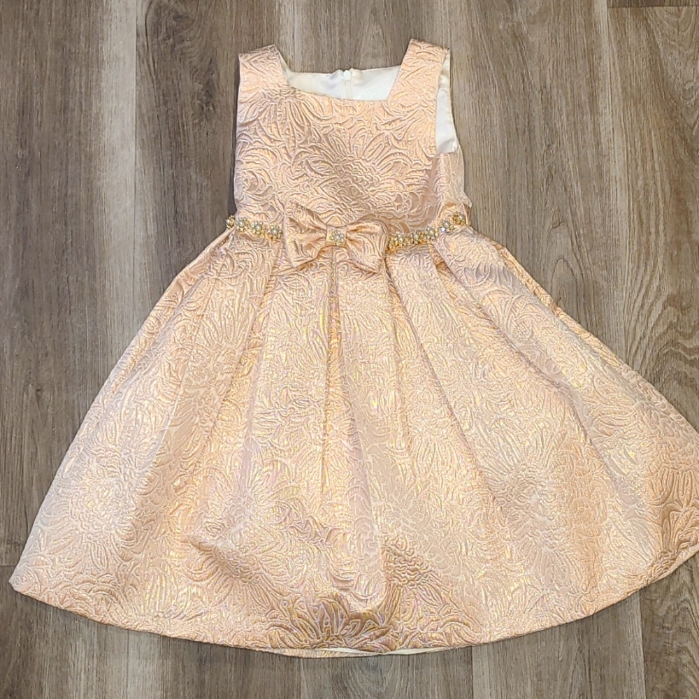 This is a Formal Rose Gold Pink Size 6 Dress
